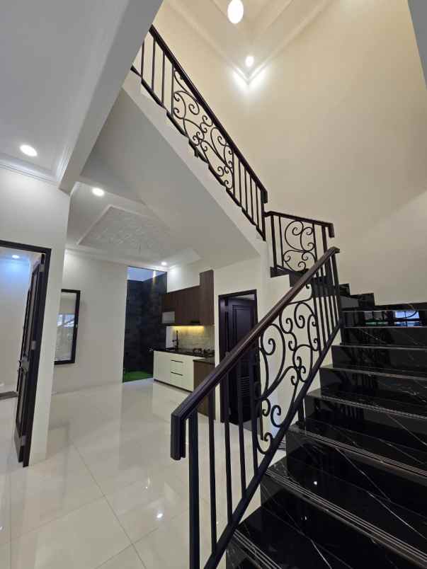 rumah baru modern classic siap huni di duren sawit
