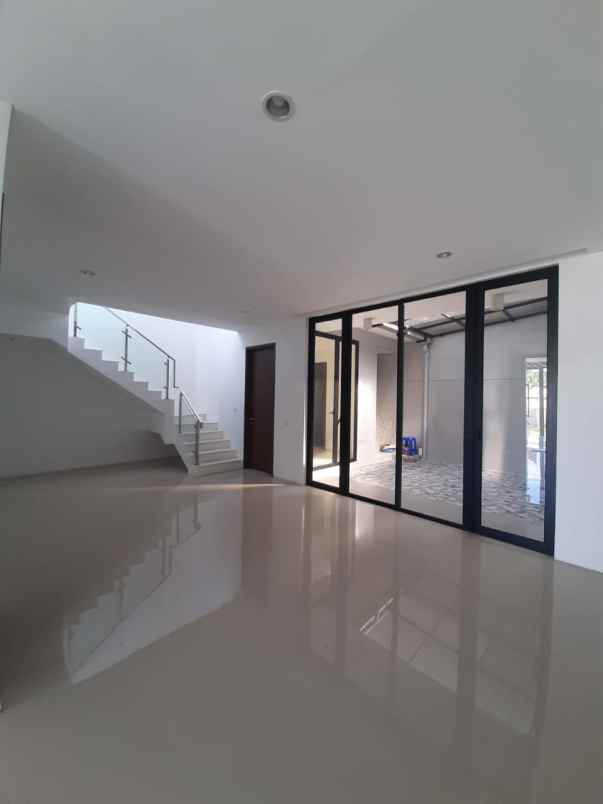 rumah baru modern minimalis di citraland surabaya