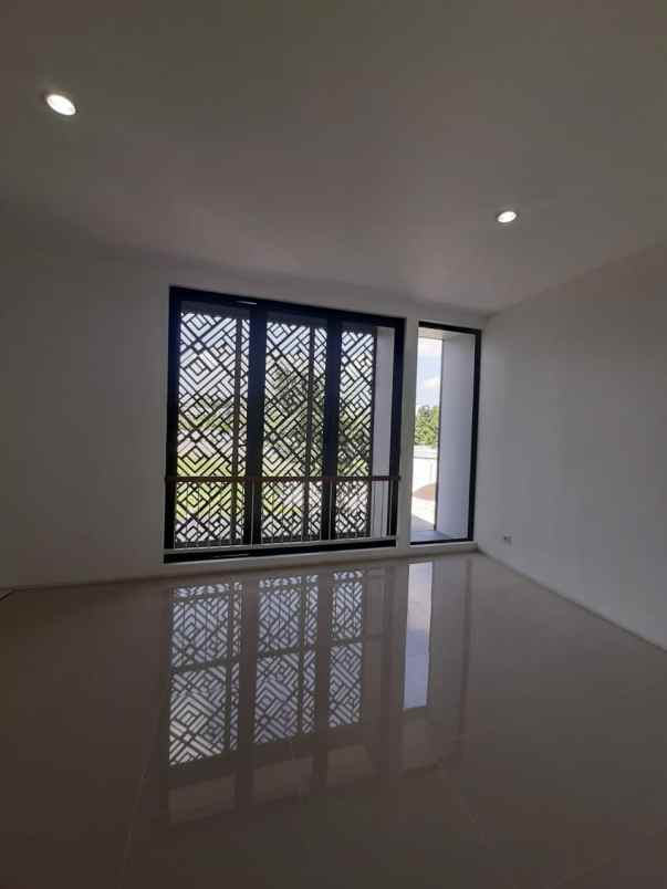 rumah baru modern minimalis di citraland surabaya