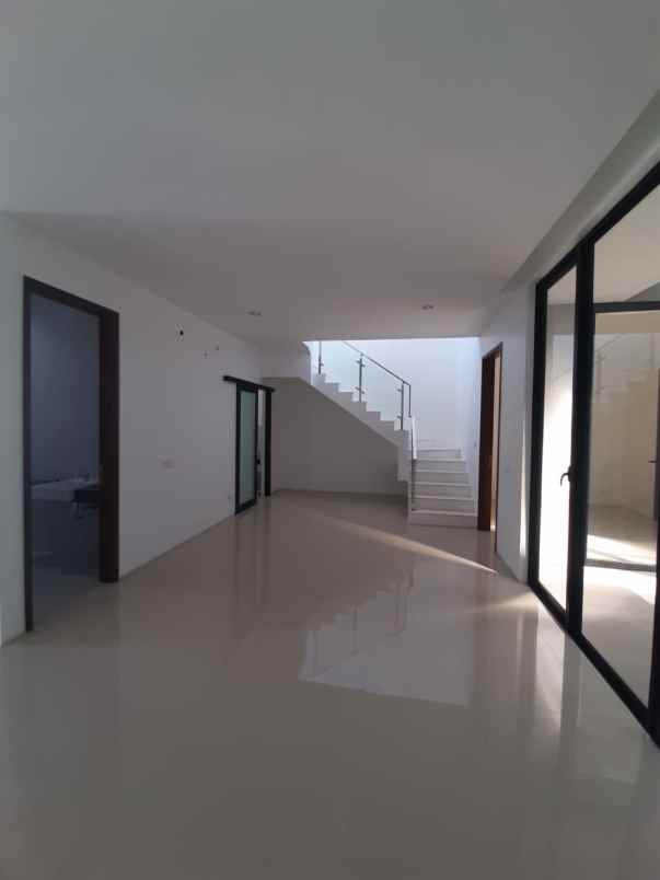 rumah baru modern minimalis di citraland surabaya
