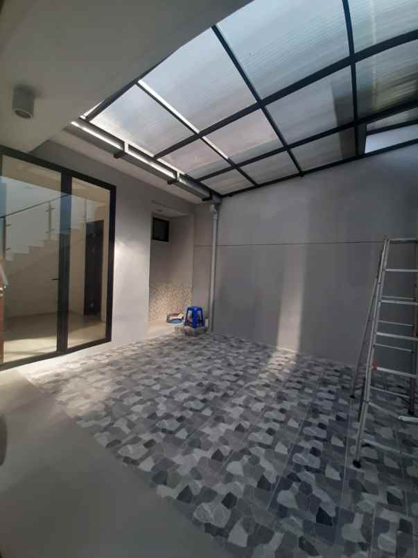 rumah baru modern minimalis di citraland surabaya