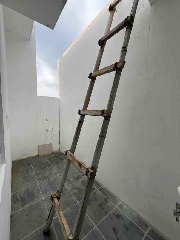 rumah baru siap huni dekat tol dan lrt jatiwaringin