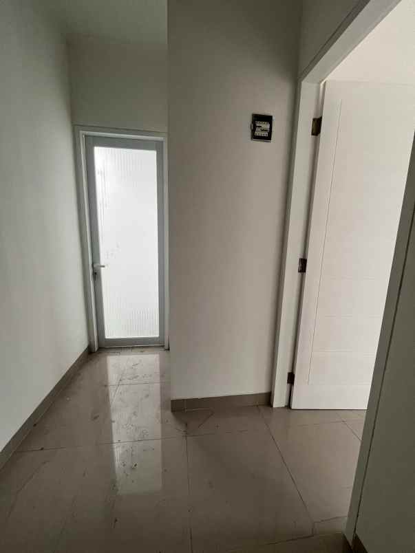 rumah baru siap huni dekat tol dan lrt jatiwaringin