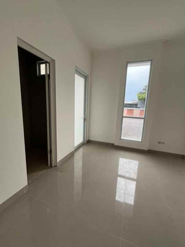 rumah baru siap huni dekat tol dan lrt jatiwaringin