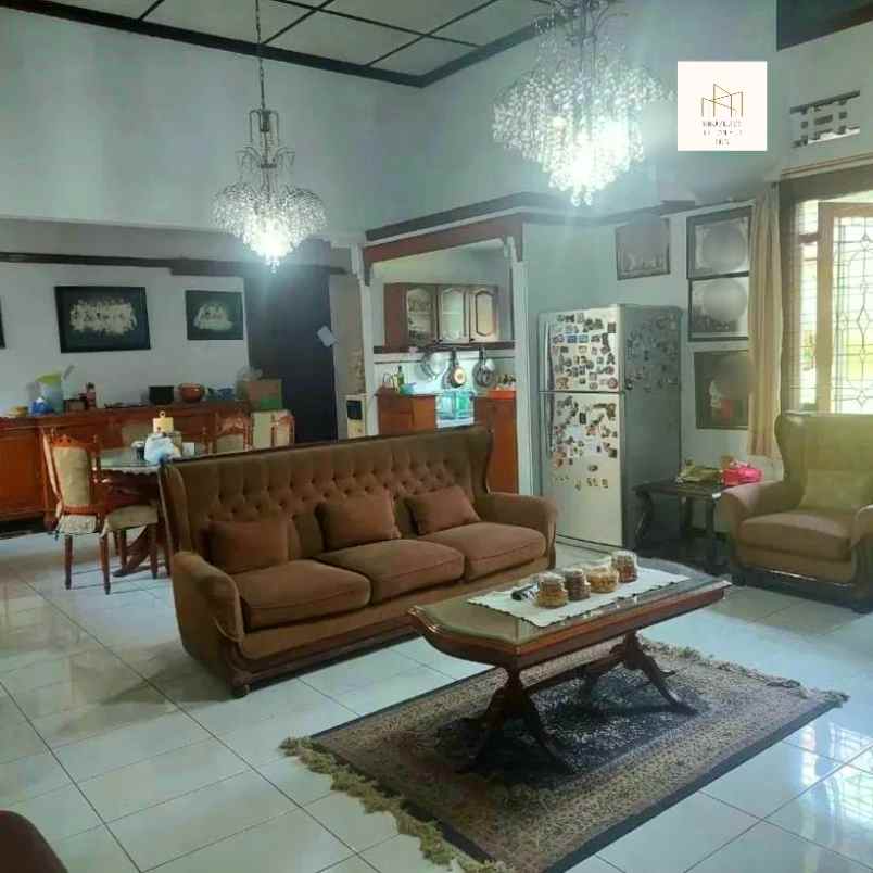 rumah belanda terawat di dago bandung kota