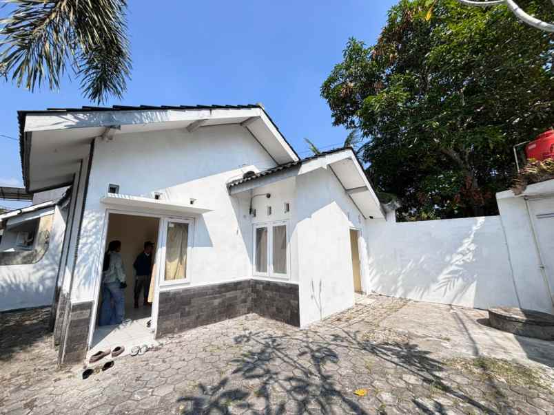 rumah berada di dalam perumahan di srambitan bantul