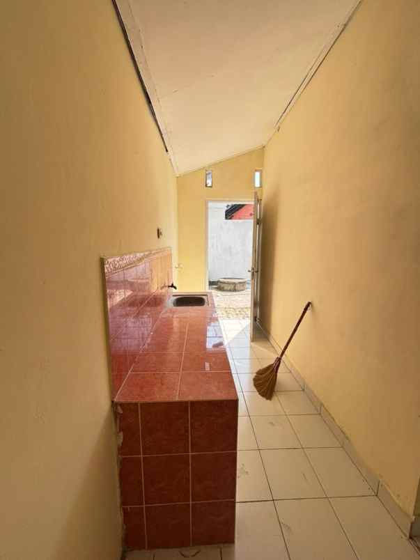 rumah berada di dalam perumahan di srambitan bantul