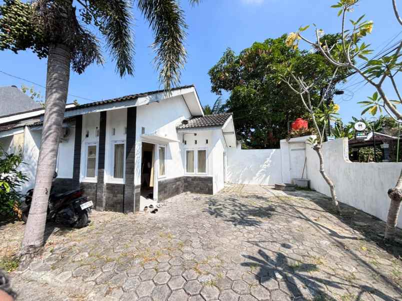 rumah berada di dalam perumahan di srambitan bantul