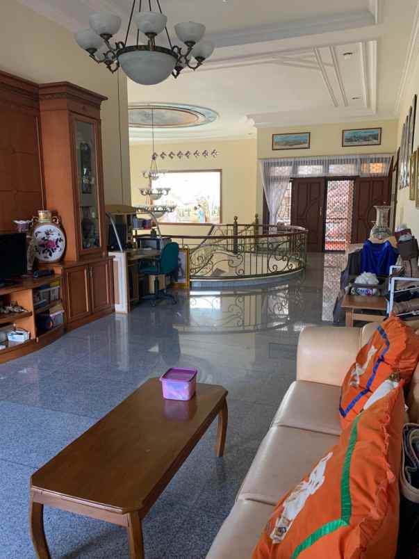 rumah classic pakuwon city villa royal surabaya