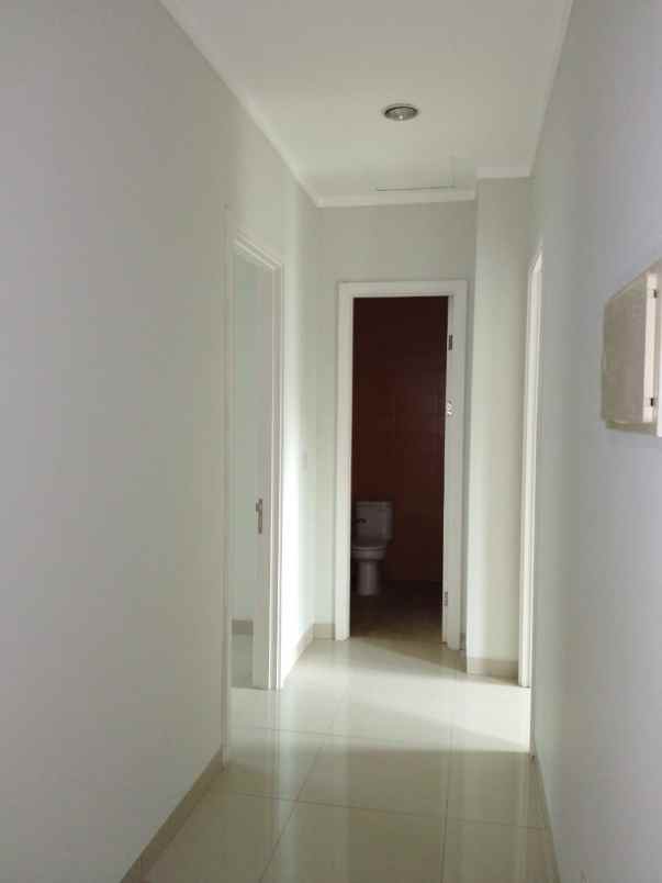 rumah dekat mall di cluster bluebell summarecon bekasi