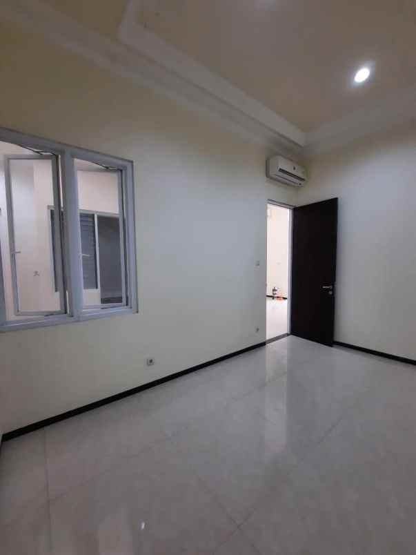 rumah di dharmahusada indah mas