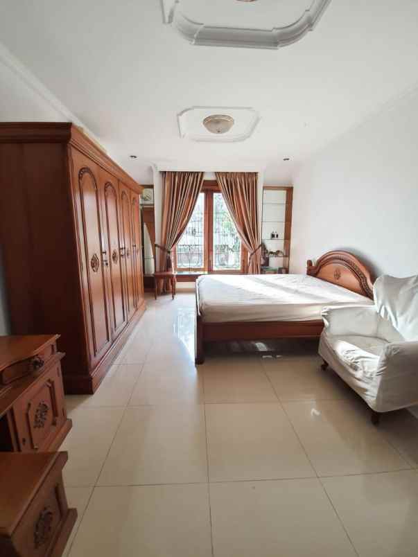 rumah di jalan mandar utama bintaro