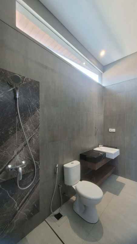 rumah di perum manyar indah new gress bagus