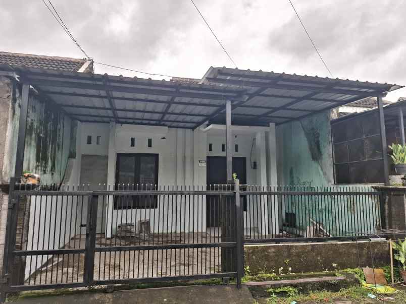 rumah di perumahan istana tegal besar jember