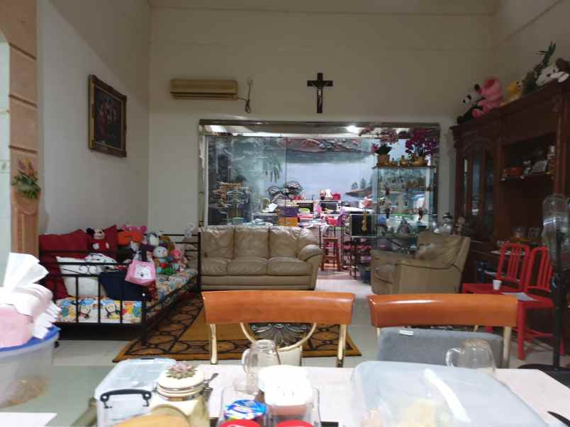 rumah di perumahan nyaman asri one gate di mulyosari