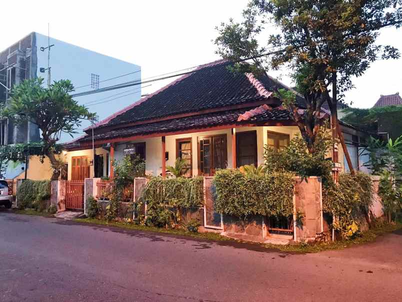 rumah di pinggir jalan raya surokarsan tamansiswa
