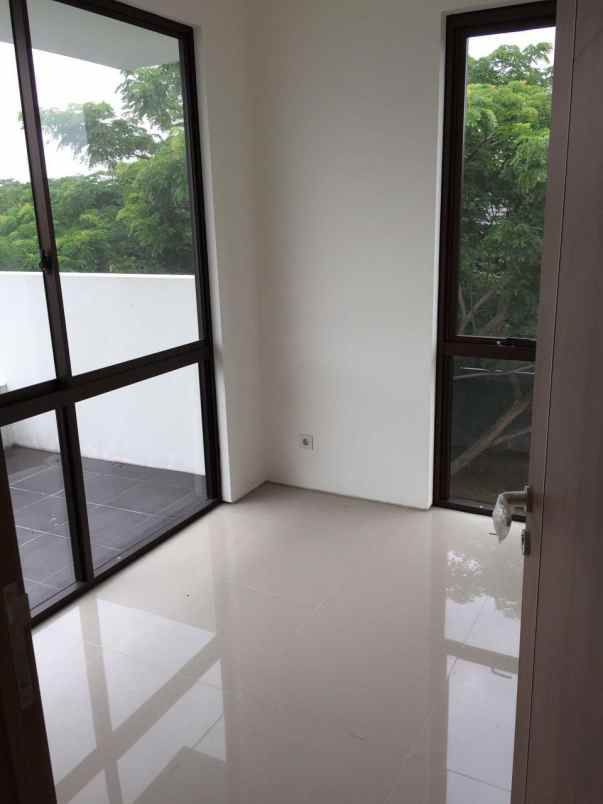 rumah graha natura surabaya barat one gate minimalis