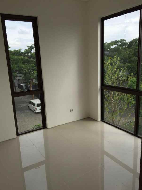 rumah graha natura surabaya barat one gate minimalis