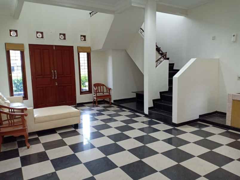 rumah gunung batu pasteur