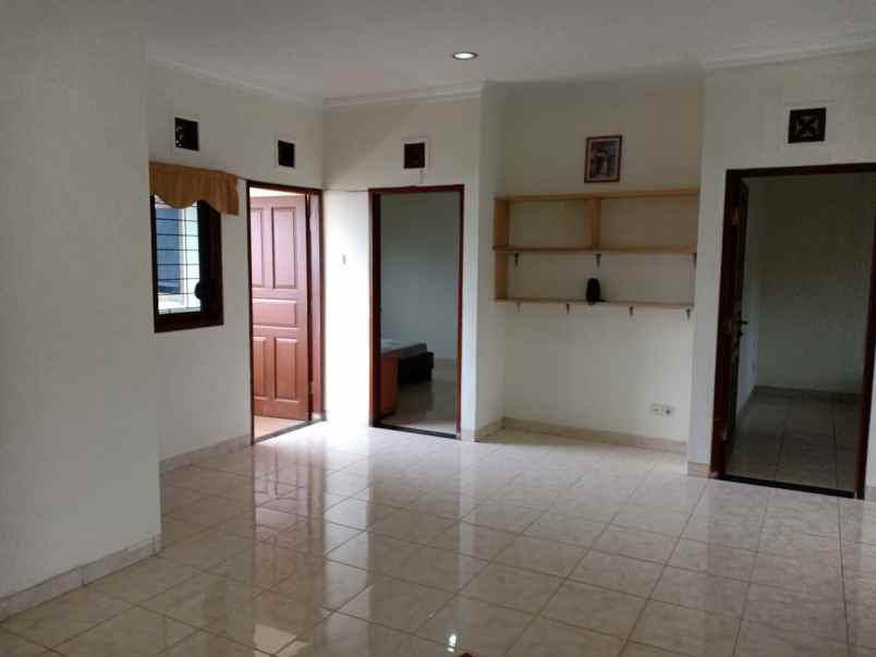 rumah gunung batu pasteur