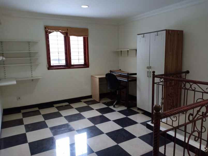 rumah gunung batu pasteur