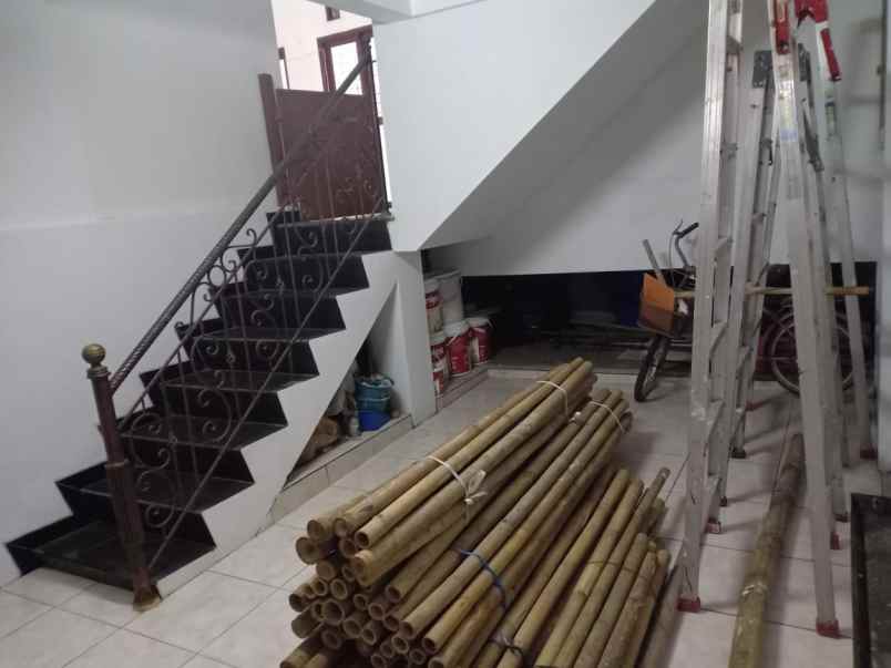 rumah gunung batu pasteur