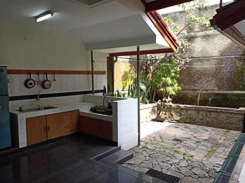 rumah gunung batu pasteur