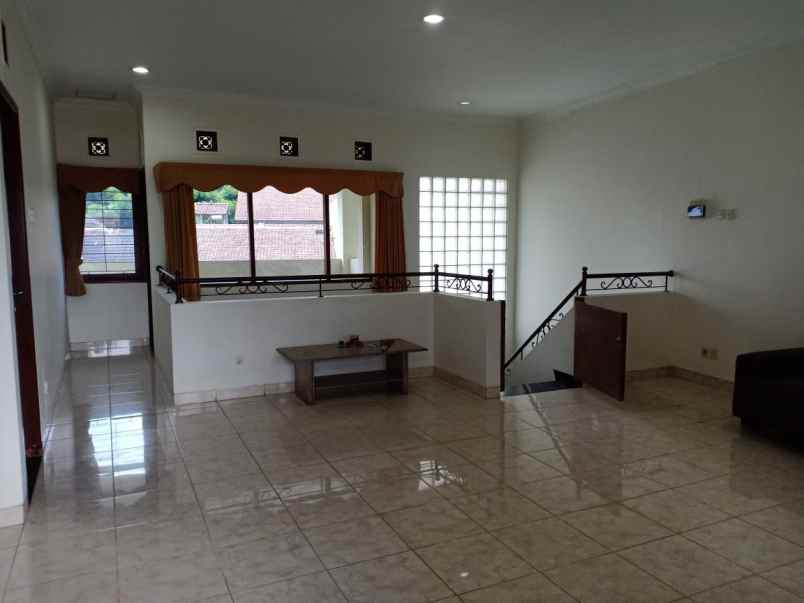 rumah gunung batu pasteur