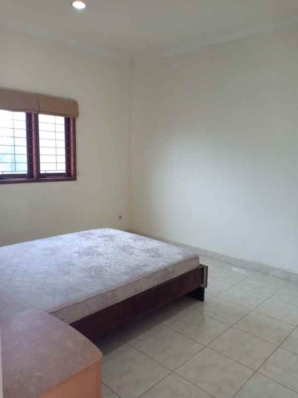 rumah gunung batu pasteur