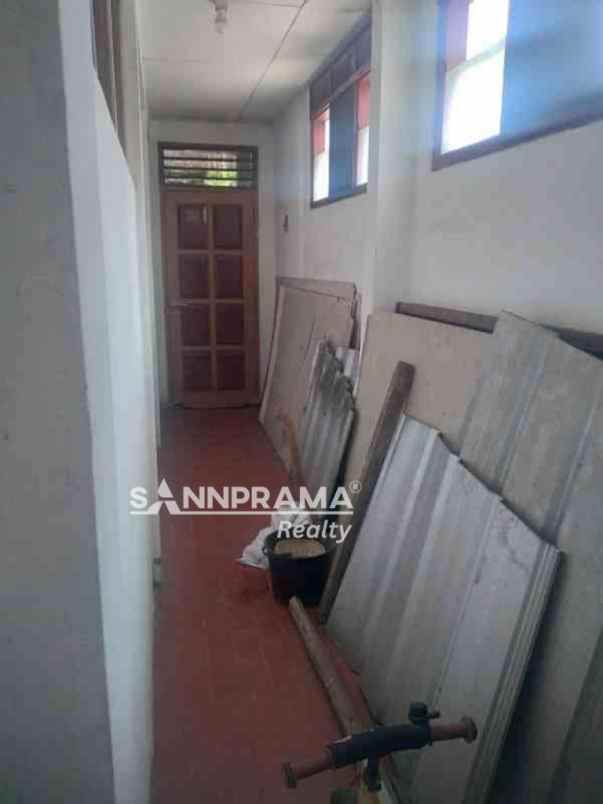 rumah hook tanah luas di perumnas beji depok elinda