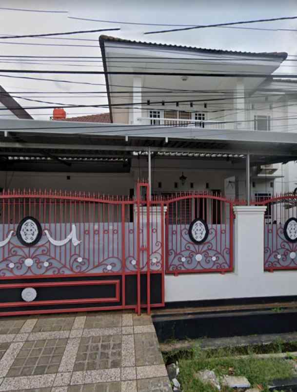 rumah jalan raya pondok kelapa