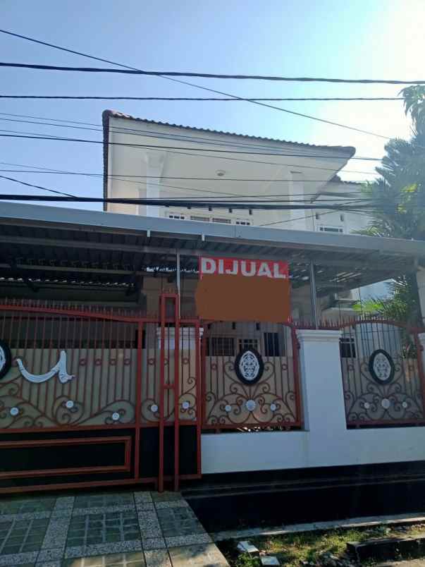 rumah jalan raya pondok kelapa