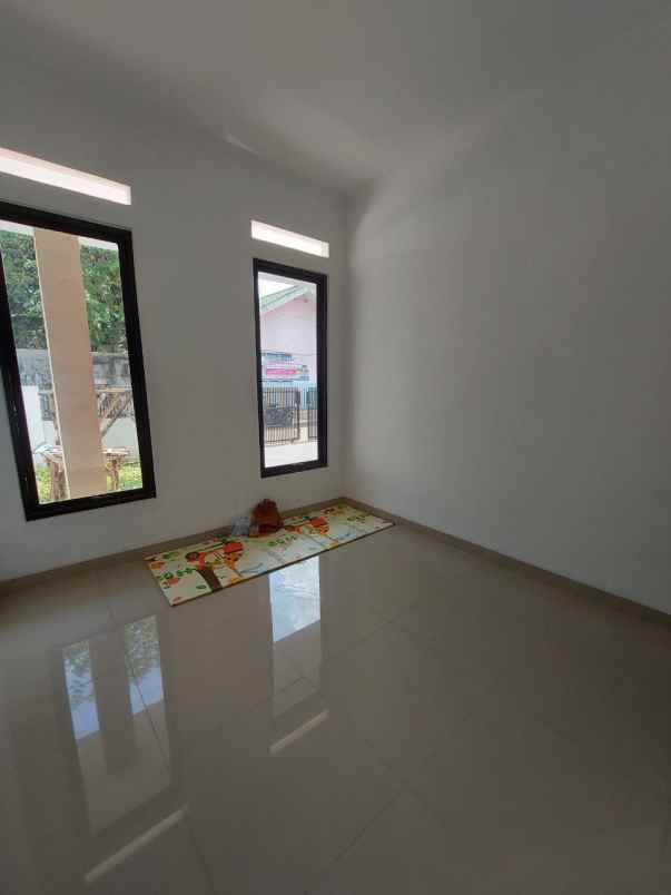 rumah jl kesehatan v cipayung