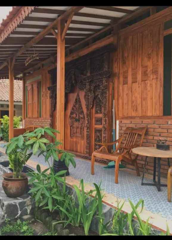 rumah joglo ada kolam renang dekat kampus uii pusat