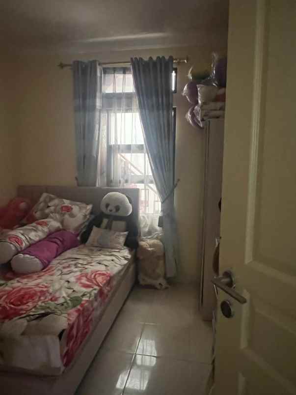 rumah komplek cihanjuang row jalan besar siap huni