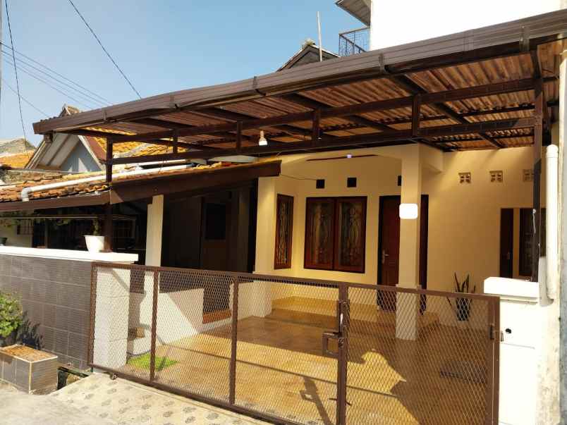 rumah komplek sariwangi 10 menit polban siap huni