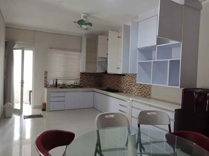 rumah kota wisata jl alternatif