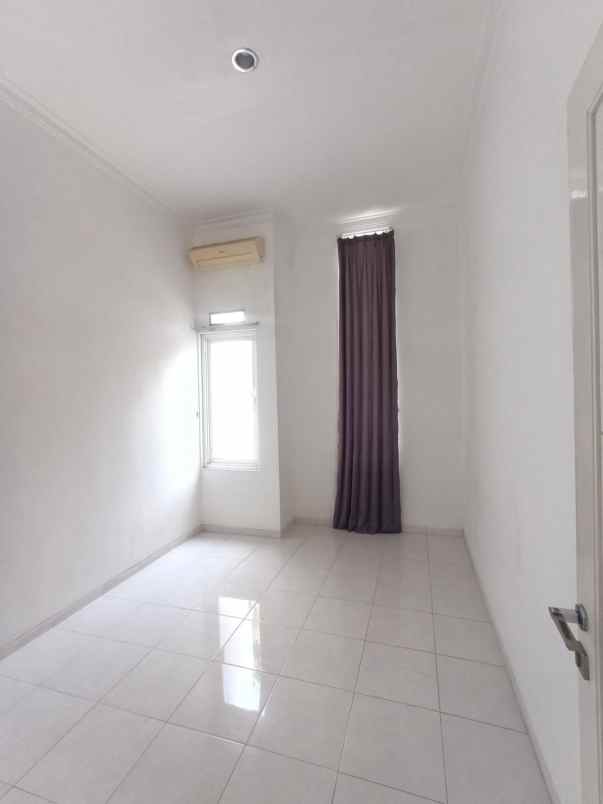 rumah lokasi strategis di permata jingga suhat