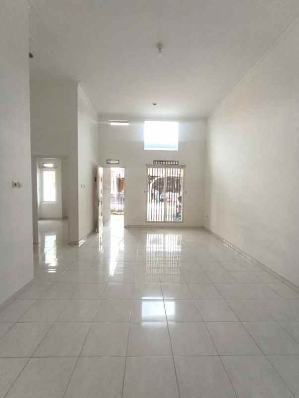 rumah lokasi strategis di permata jingga suhat