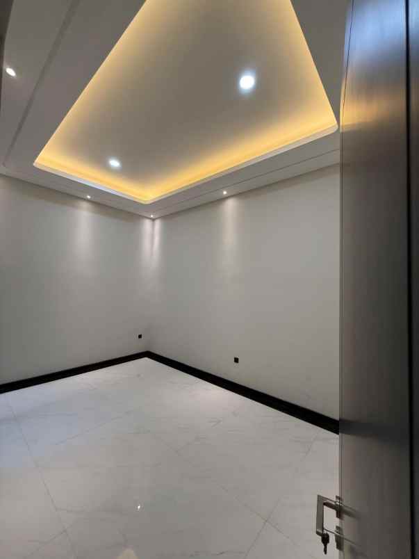 rumah manyar kertoadi new gress minimalis strategis