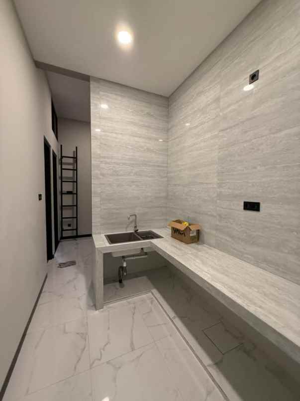 rumah manyar kertoadi new gress minimalis strategis