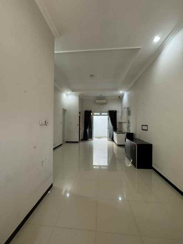 rumah manyar tirtoyoso 1 lantai terawat siap huni