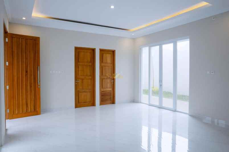 rumah mewah 2 lantai 5 menit dari sleman city hall