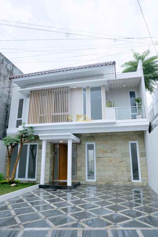 rumah mewah 2 lantai 5 menit dari sleman city hall