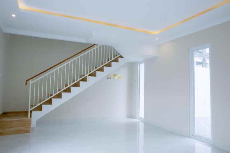 rumah mewah 2 lantai 5 menit dari sleman city hall