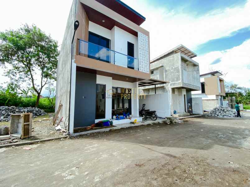 rumah mewah 2 lantai di ngaglik dekat kampus uii jakal