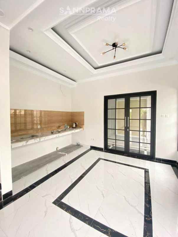 rumah mewah 2 lantai hook di tanah baru