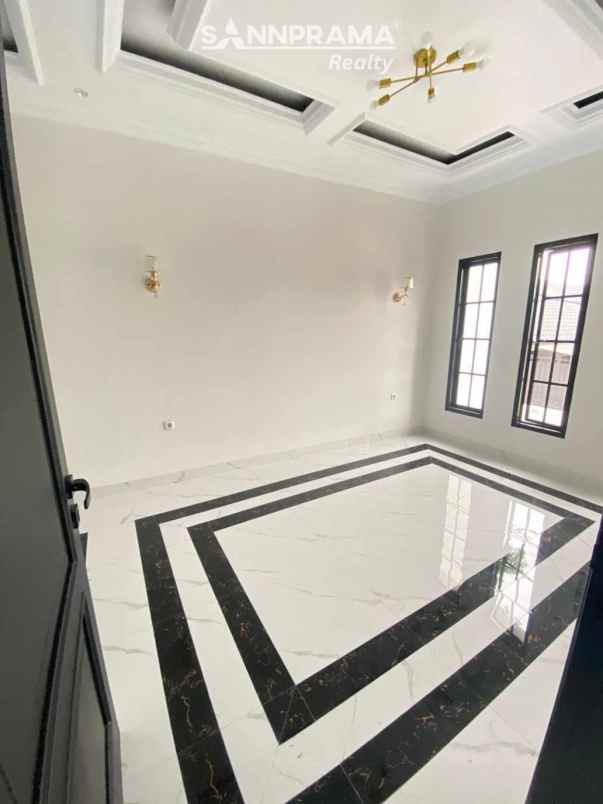 rumah mewah 2 lantai hook di tanah baru