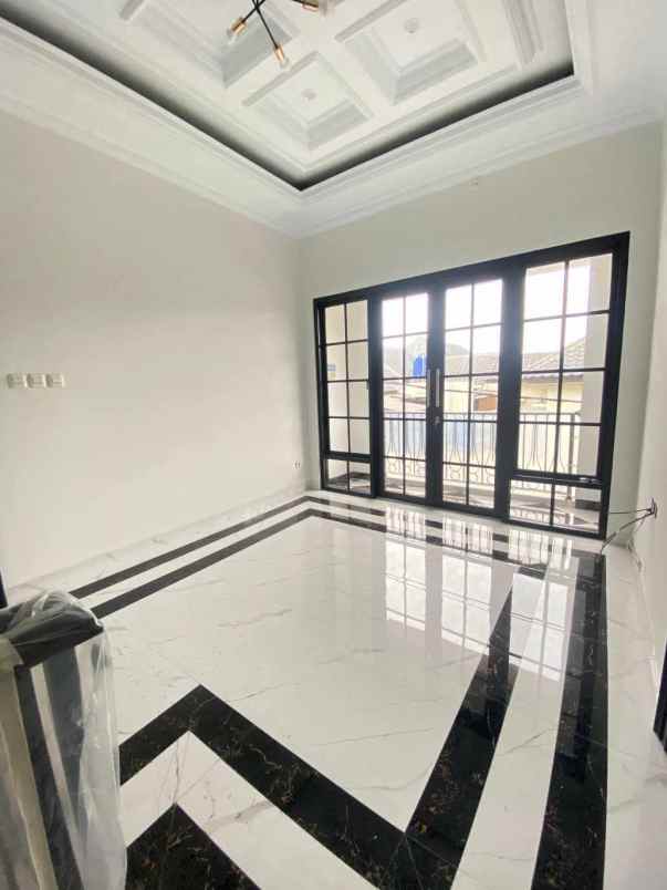 rumah mewah 2 lantai hook di tanah baru