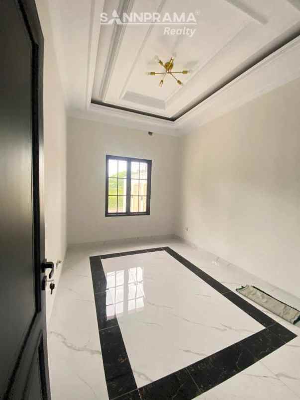 rumah mewah 2 lantai hook di tanah baru